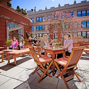 Hotell Giraffe By Library Collection